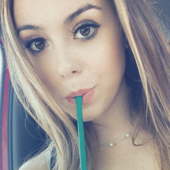 Meet your Posher, Ella - Picture 1 of 1